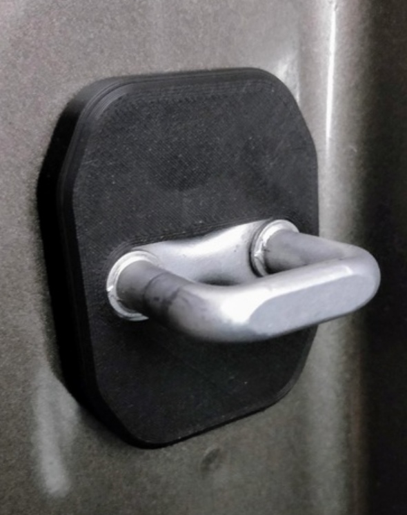 Alfa Romeo Stelvio kapı menteşesi kapağı