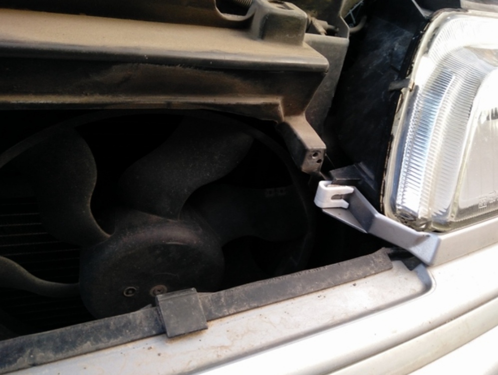 Citroen Xantia II, Berlingo, C4, C4(B7), Dispatch, DS5, Evasion (Synergie) Far klipsi