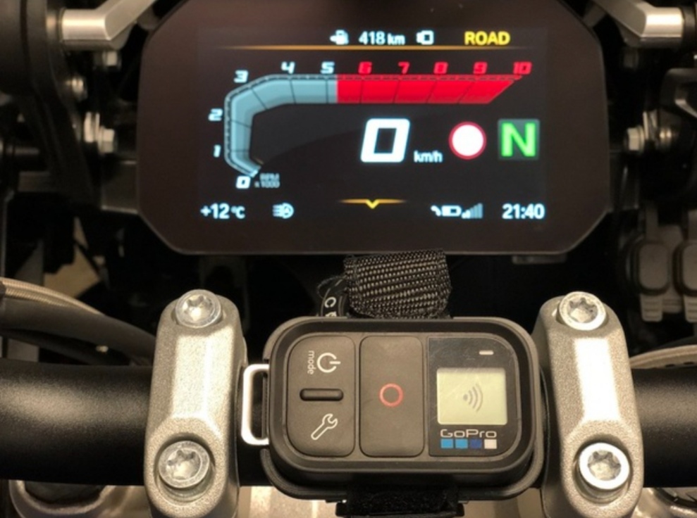 BMW R1250 GS'im için GoPro Remote Monte plastiği