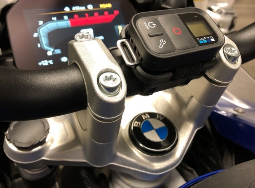 BMW R1250 GS'im için GoPro Remote Monte plastiği
