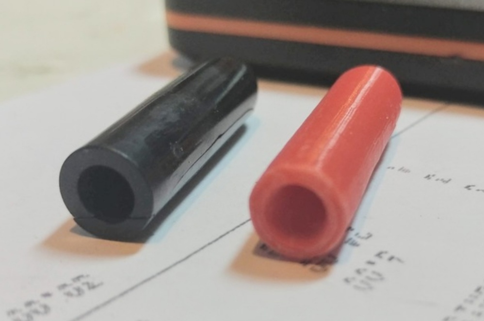 BMW F20 otomobilinin stok kapı kilit düğmesi