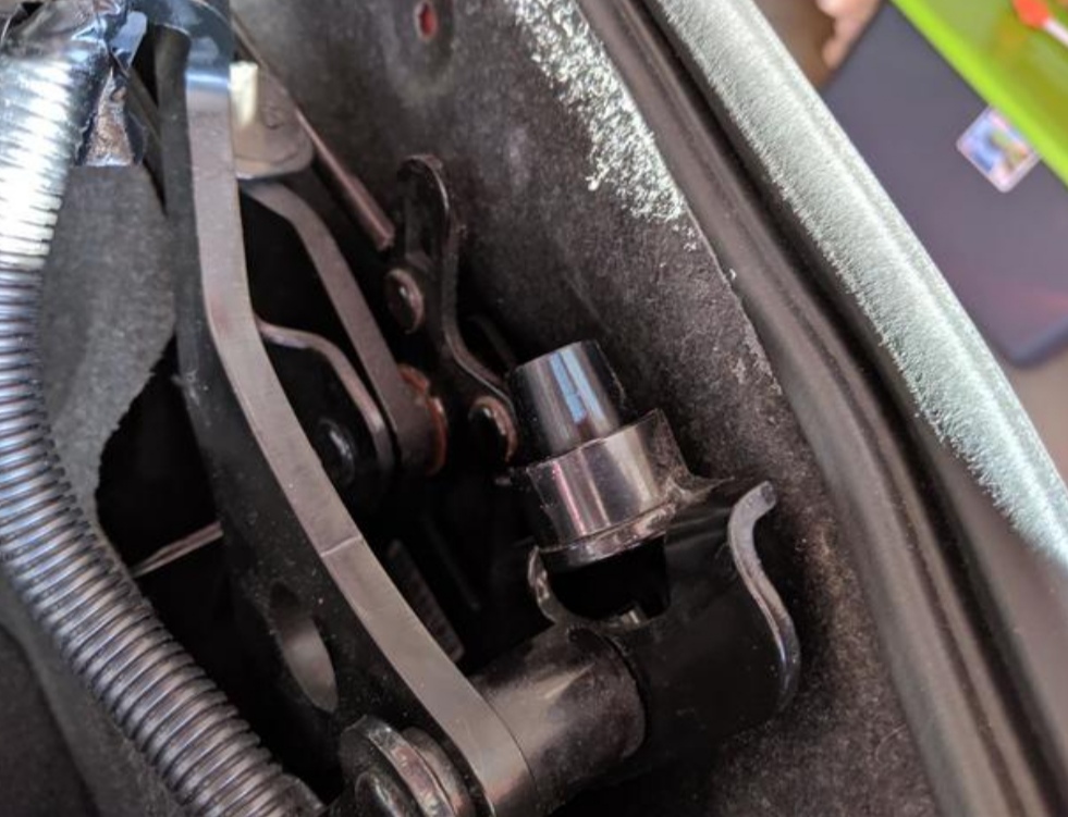 Infiniti G37 dönüştürülebilir gövde menteşe tampon pedleri