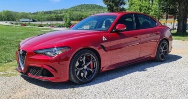 Alfa Romeo Giulia Bagaj Askılık Kanca