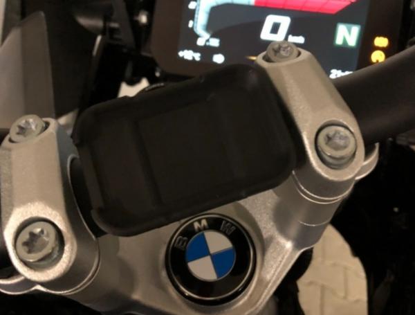 BMW R1250 GS'im için GoPro Remote Monte plastiği