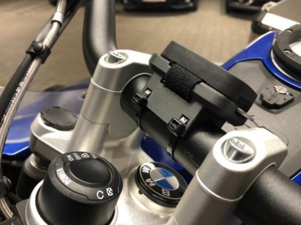 BMW R1250 GS'im için GoPro Remote Monte plastiği