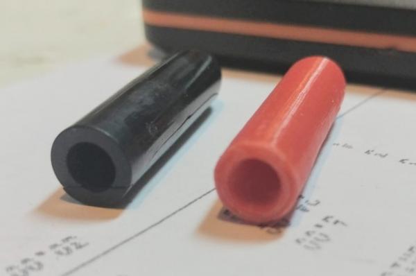 BMW F20 otomobilinin stok kapı kilit düğmesi