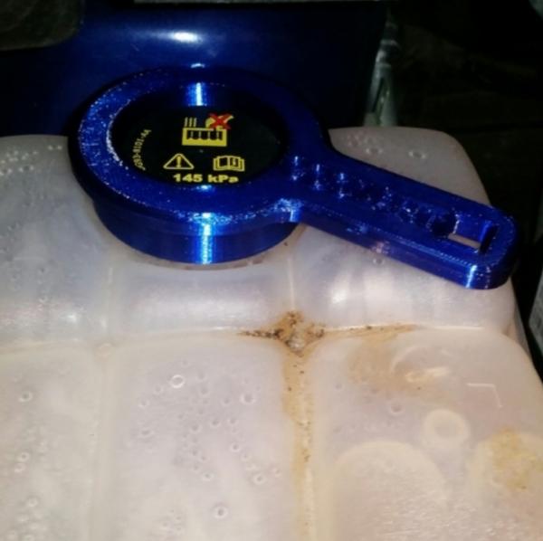 Mazda için Soğutma Sıvısı Kapak Anahtarı